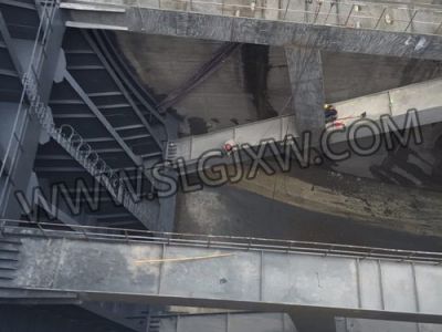  閘門(mén)輔助鋼結(jié)構(gòu)設(shè)施防腐工程